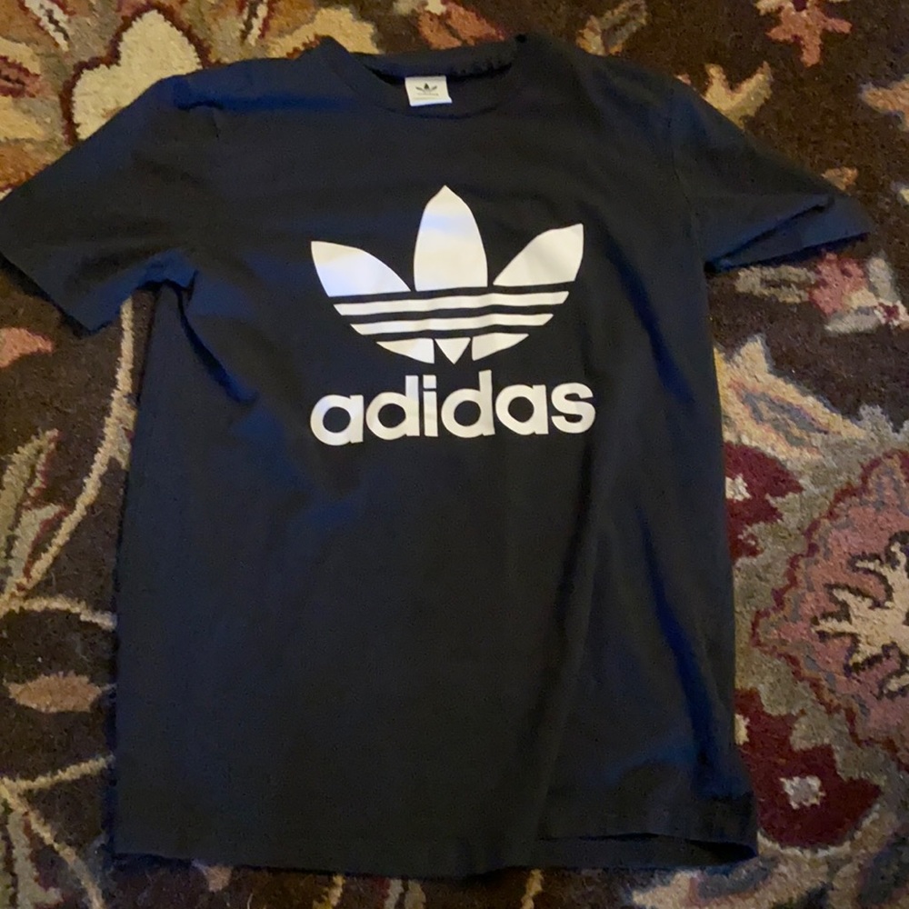Women’s small adidas t-shirt